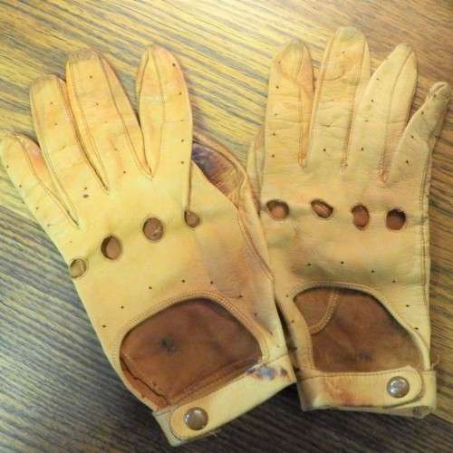 Genuine leather tan hand gloves
