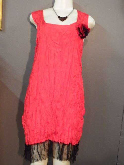 Lovely red summer dress - Size: Small / Medium - Necklace not included
