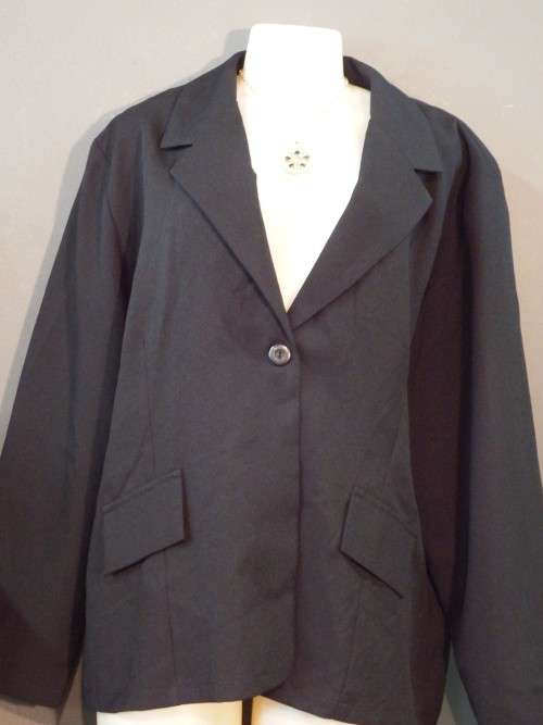 Corporate ware ladies black jacket - Size 50 - 100% Polyester - Necklace not included