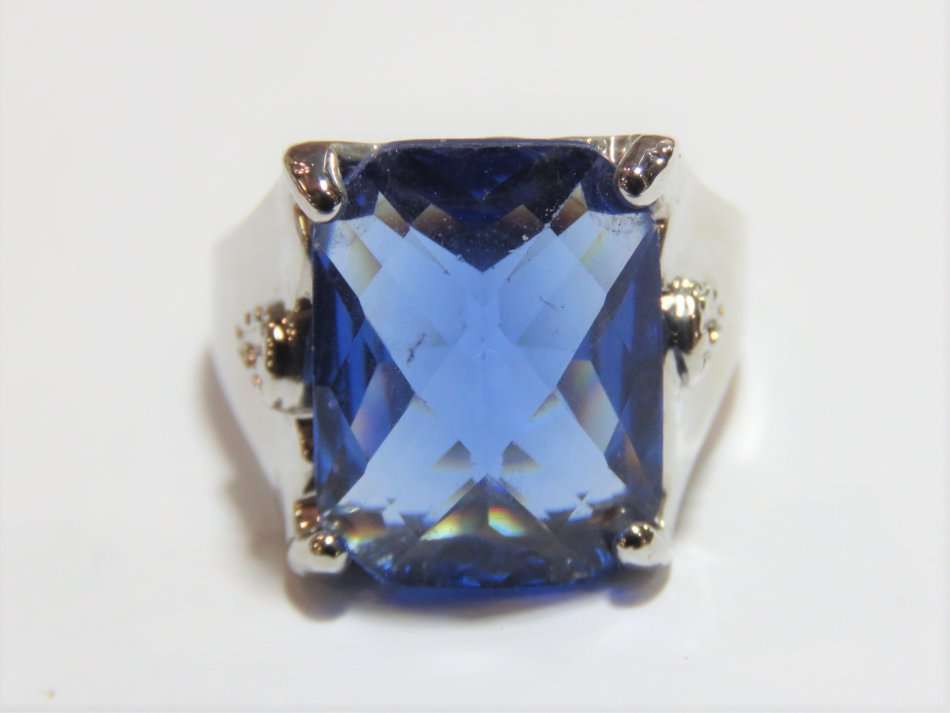Silverplated costume jewellery ring with blue stone - Stamped 925 - Size: M