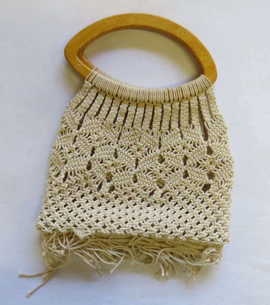 Ropework handbag with wooden handles