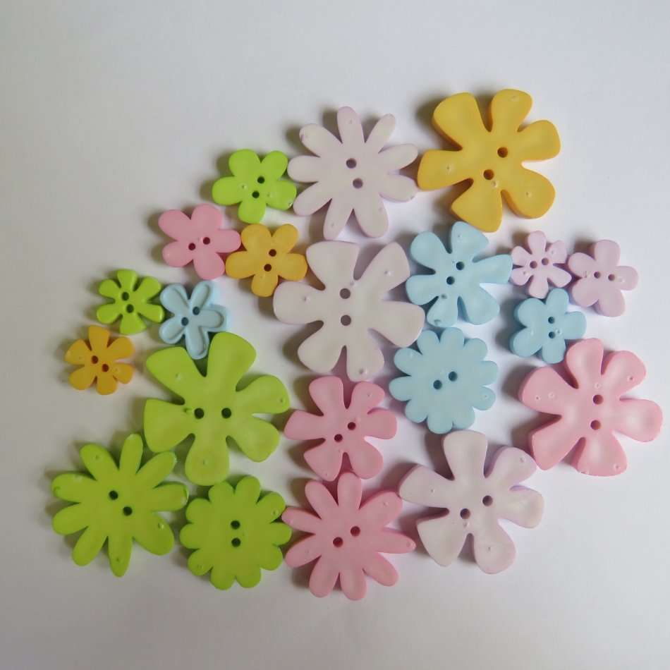 Lot of 21 pastel colour flower buttons