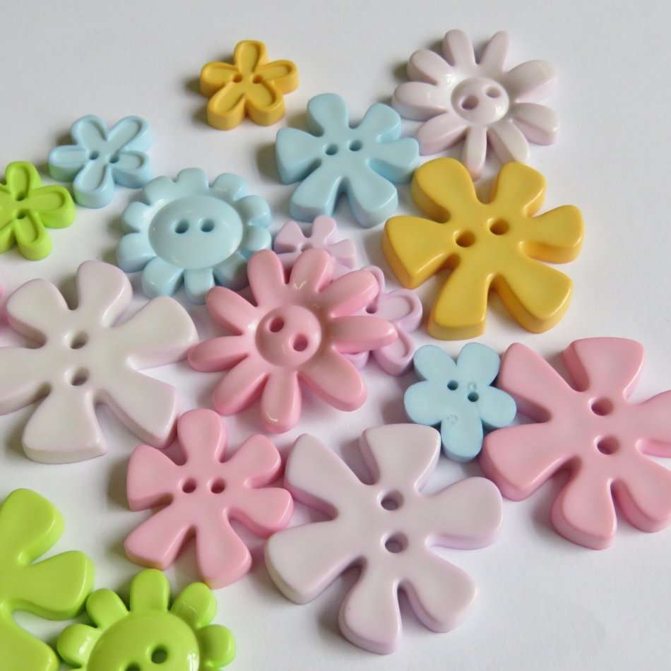 Lot of 21 pastel colour flower buttons