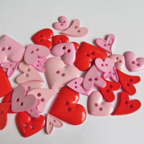 30 + pink and red heart shaped buttons - Different sizes