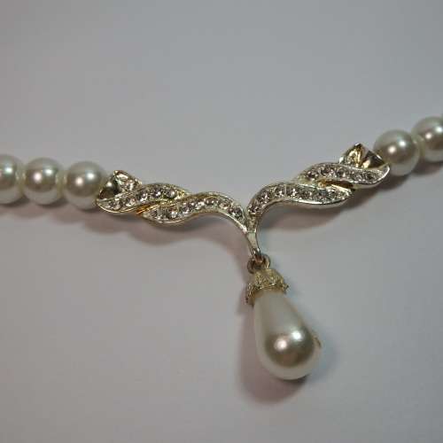 Fashion jewellery faux pearls necklace