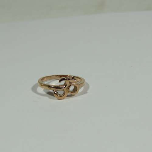 Lot of 4 costume jewellery rings