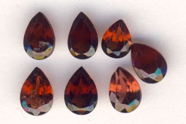 7 Red Garnets - total of 3,42 carat