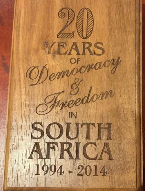 2014 20 year democracy 3 coin BOX only. Fits a proof R5 , 1oz and crown size coin