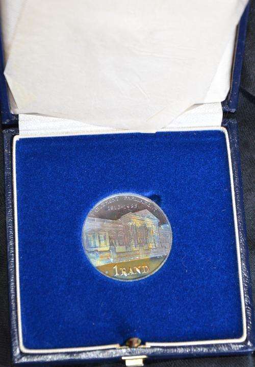 1985 Parliament Union Building Silver R1 coin in original box natural toning