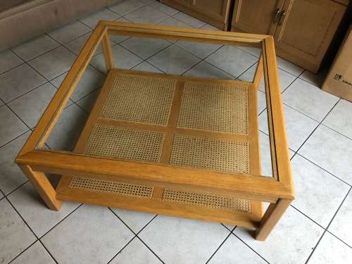 Coffe Table with glass top
