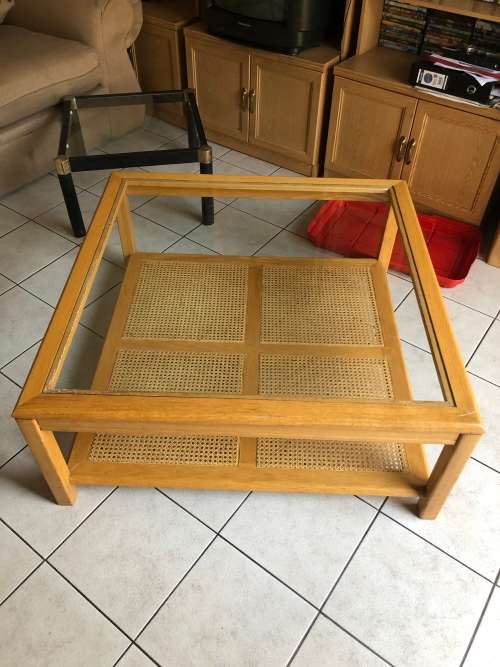 Coffe Table with glass top