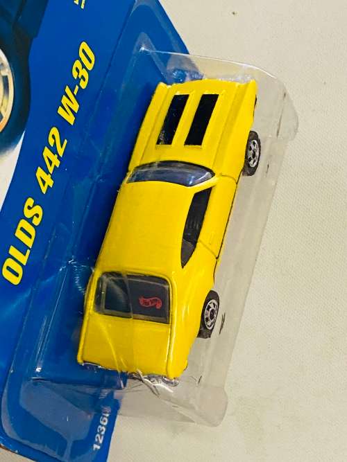 Hot Wheels Olds 442 W-30 Black Wall