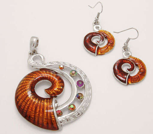 Stunning Silvertone Pendant & Earrings Set