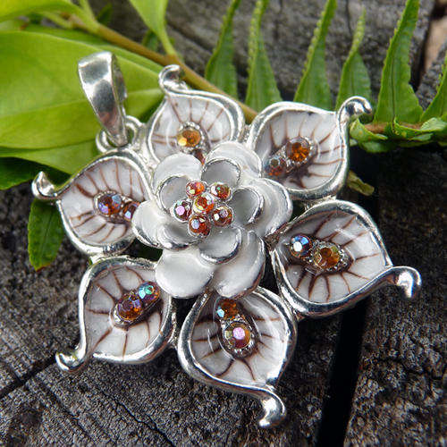 Floral Design with RHINESTONE CRYSTALS Silver Metal Pendant