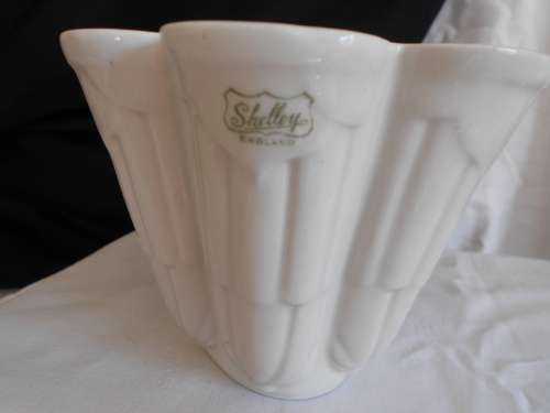 Fabulous Vintage Shelley (England) "Carlton" Jelly Mould : Rare find