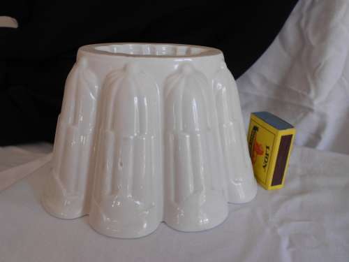 Fabulous Vintage Shelley (England) "Carlton" Jelly Mould : Rare find