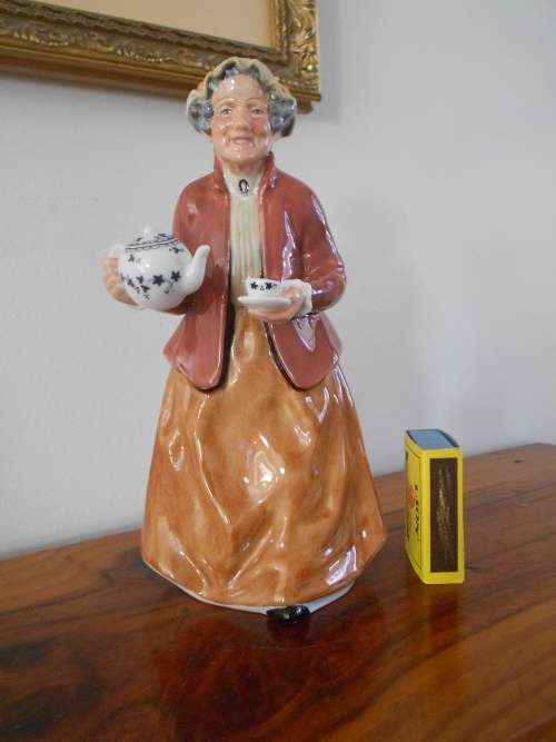 BUY NOW! Reduced! Royal Doulton "Teatime" HN2255 Figurine in Excellent Conditon