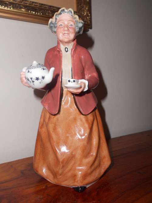 BUY NOW! Reduced! Royal Doulton "Teatime" HN2255 Figurine in Excellent Conditon