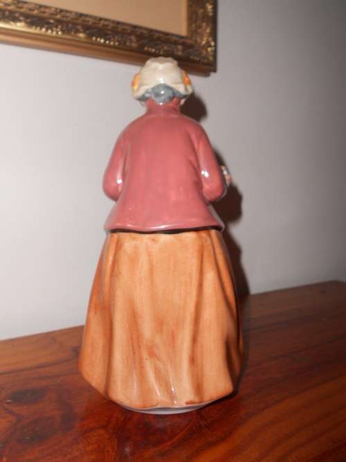 BUY NOW! Reduced! Royal Doulton "Teatime" HN2255 Figurine in Excellent Conditon