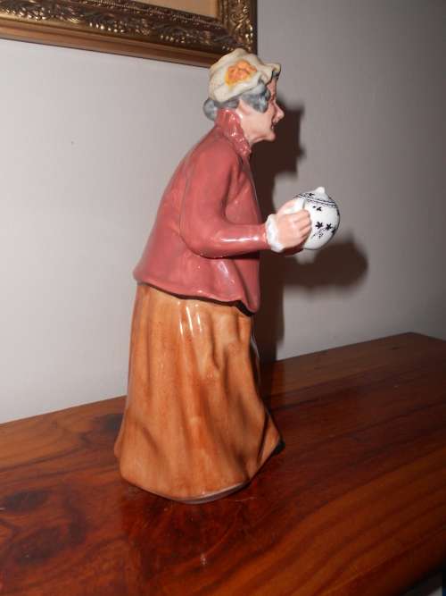 BUY NOW! Reduced! Royal Doulton "Teatime" HN2255 Figurine in Excellent Conditon