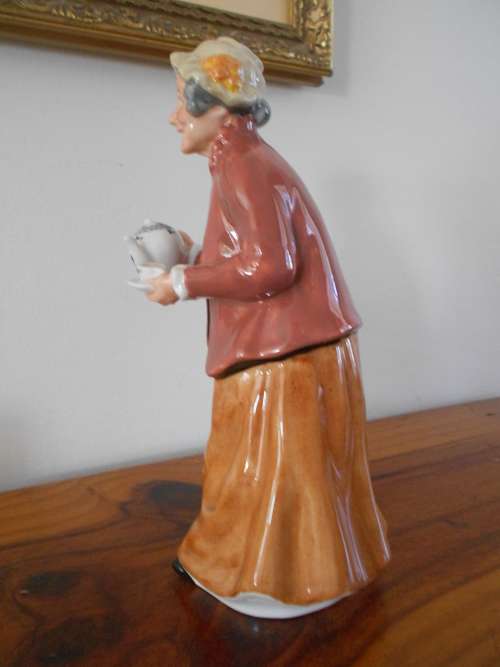 BUY NOW! Reduced! Royal Doulton "Teatime" HN2255 Figurine in Excellent Conditon