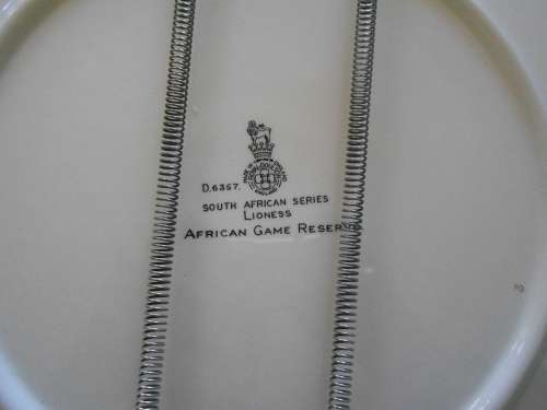 Large (34cm) Royal Doulton Collectors Plate, D6357 SA Series "Lioness" ": Great Condition