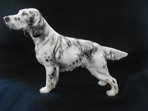Charming Royal Doulton Small English Setter (dog) Figurine : HN1051