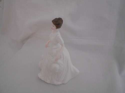 Charming Royal Doulton Lady Figurine, "Harmony" HN4096 : As New Condition