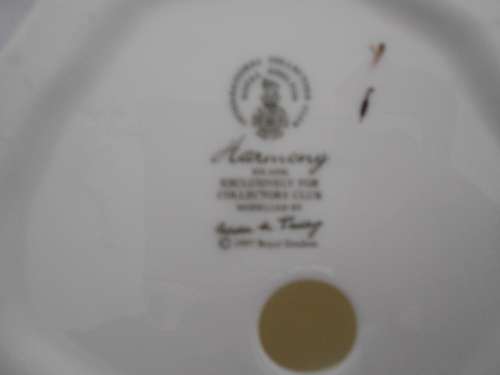 Charming Royal Doulton Lady Figurine, "Harmony" HN4096 : As New Condition