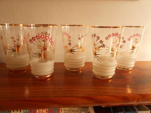1940's Vintage Set, Gilt-Edged Water Jug and 5 Matching Tumblers : Great Condition