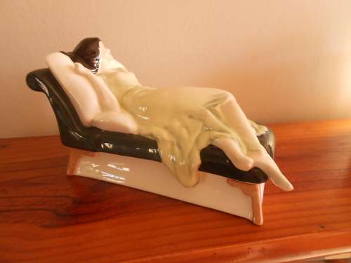 Charming Royal Doulton "Sleeping Beauty" HN3079 Figurine