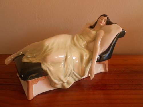 Charming Royal Doulton "Sleeping Beauty" HN3079 Figurine