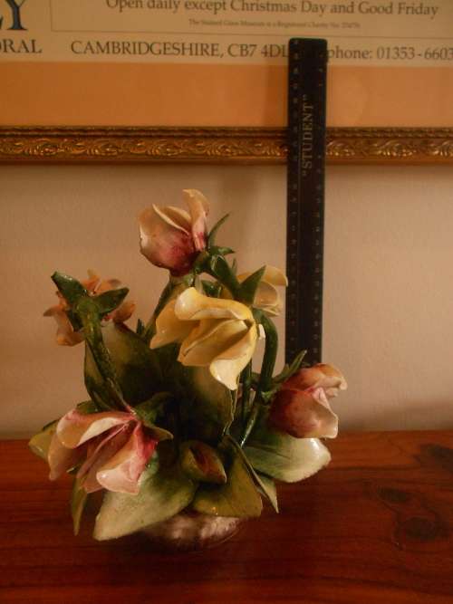 Pretty Medium-Sized CAPODIMONTE Vase of Flowers : Beautiful on display