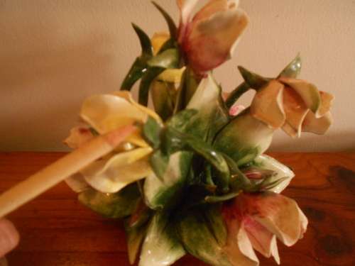 Pretty Medium-Sized CAPODIMONTE Vase of Flowers : Beautiful on display