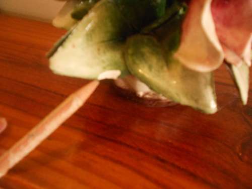 Pretty Medium-Sized CAPODIMONTE Vase of Flowers : Beautiful on display