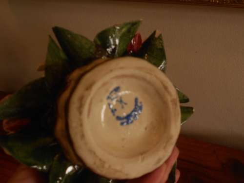 Pretty Medium-Sized CAPODIMONTE Vase of Flowers : Beautiful on display