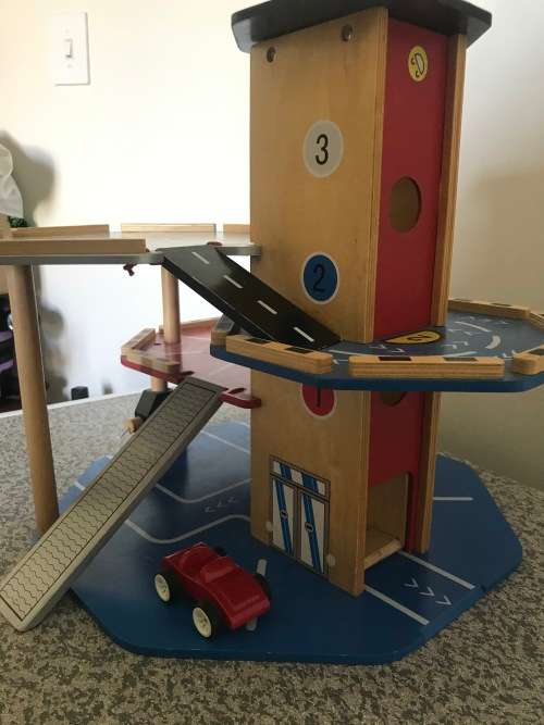 Childs Wooden Toy Parking Garage/Helipad : With Lift : Very well made
