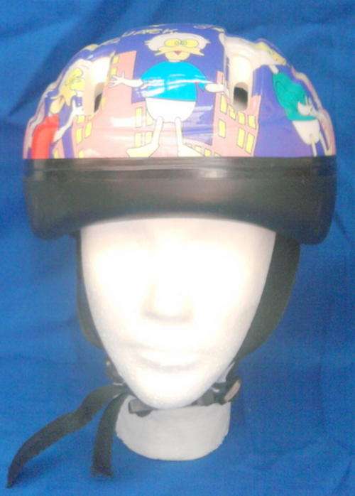 KIDS BICYCLE HELMET FITS A 7 - 9 YEAR OLD