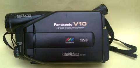 PANASONIC V10 CAMCORDER WITH CARRY BAG