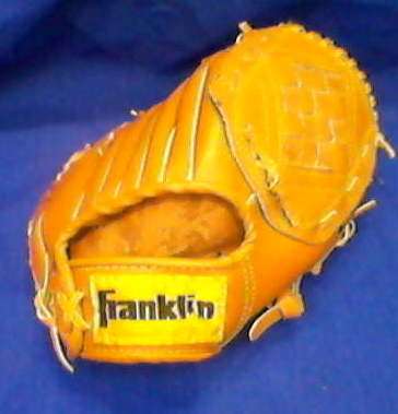 JUNIOR BASEBALL GLOVE