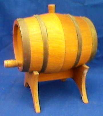 SMALL WOODEN KEG. TAP MISSING HANDLE
