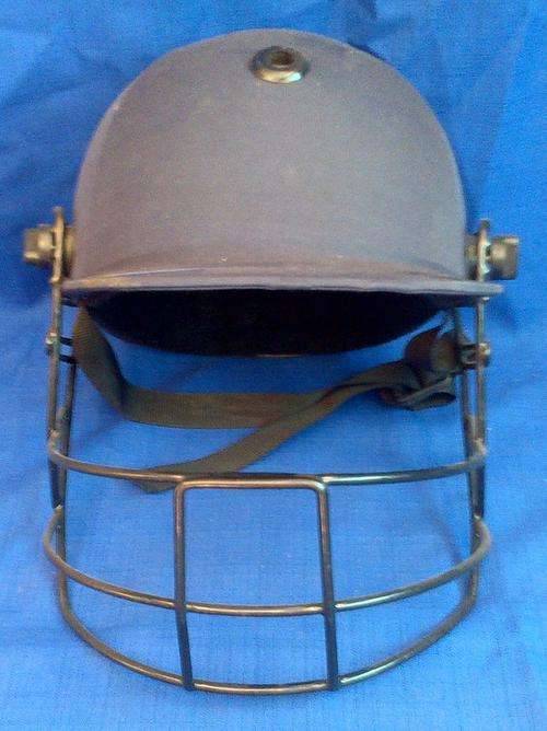 CRICKET HELMET M