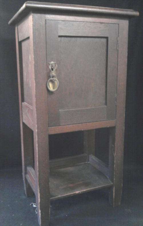 WOODEN BEDSIDE CABINET WITH KEY