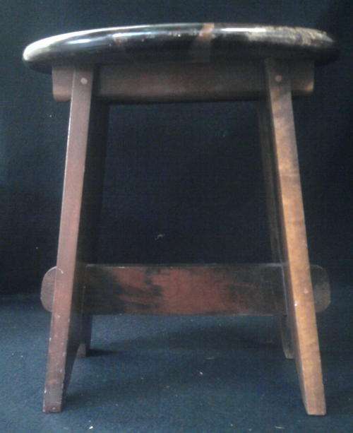 SMALL ROUND TOP COFFEE TABLE   HEIGHT 41.5cm  TOP DIAMETER OF TABLE IS 35.5cm