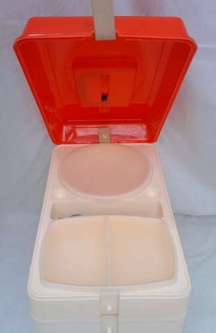 X4 PLASTIC TRAYS WITH CUTLERY AND BUILT IN CONTAINERS