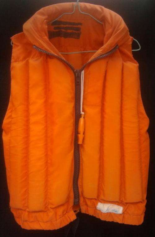 FLOTATION AID WITH WHISTLE