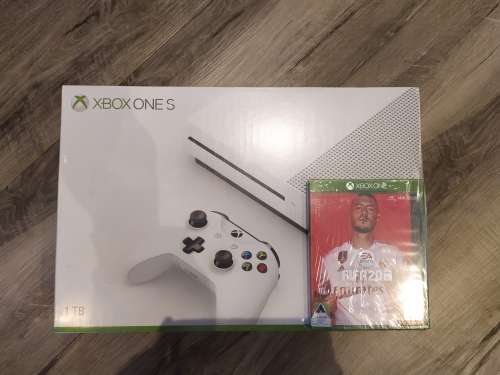 Xbox One S 1TB + Fifa 2020