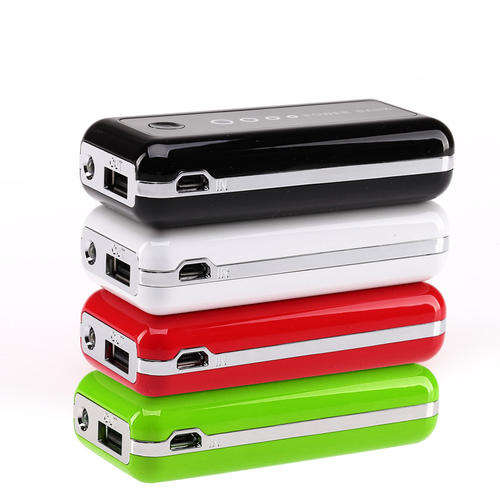 Fine Living Powerbank 4000 MAH + a free 4 Port USB hub