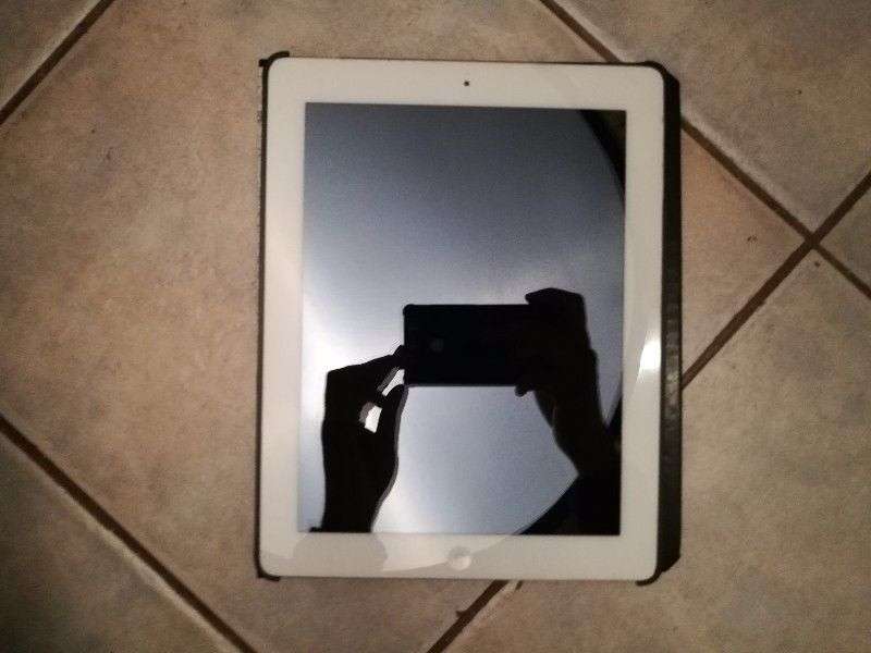 64GB White iPad 3 WiFi + Cellular *PLEASE READ*