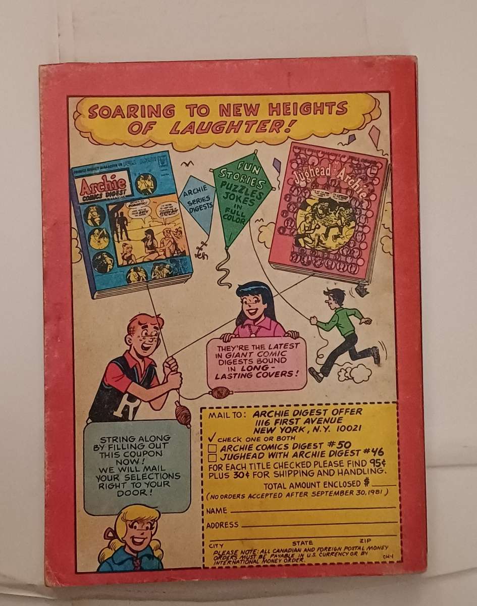 COMICS DIGEST MAGAZINE - CAPTAIN HERO NO 1